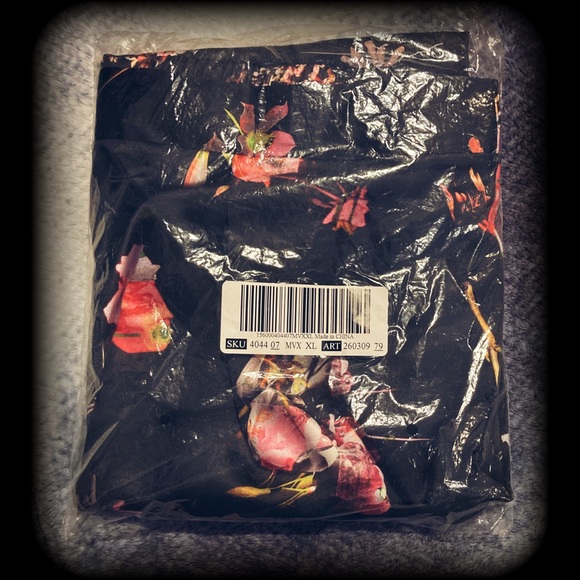 VICTORIA’S SECRET PLEATED FLORAL PANTS - Picture 3 of 3